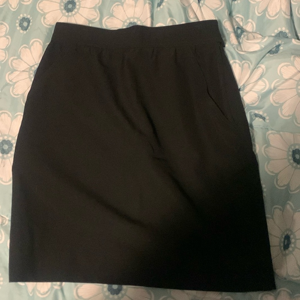 MaxMara skirt with button and zipper on side